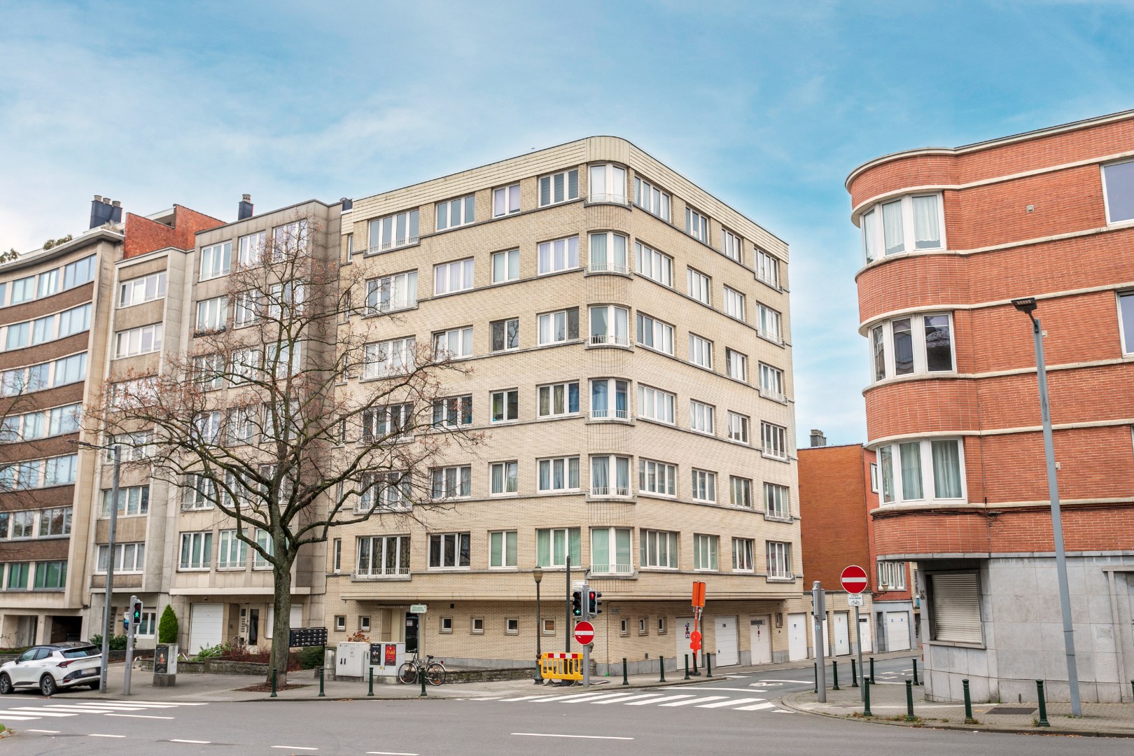 Te renoveren appartement met 1 slaapkamer, terras en kelderberging in Ganshoren 
