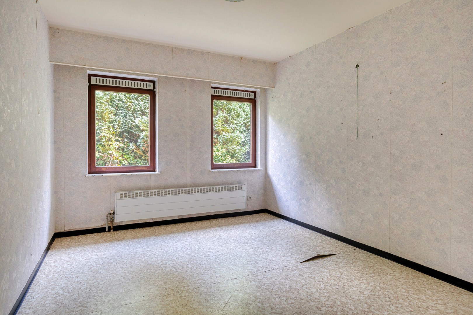 Te renoveren gezinswoning met 4 slpk. op een royaal perceel van 36a 75ca te Balen-Hulsen 