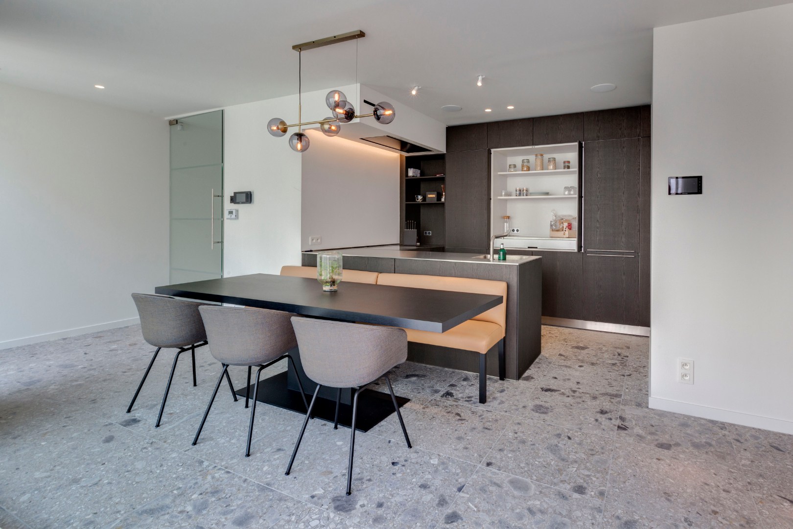 Gemeubeld en luxueus appartement  met parking te Kouterdreef 