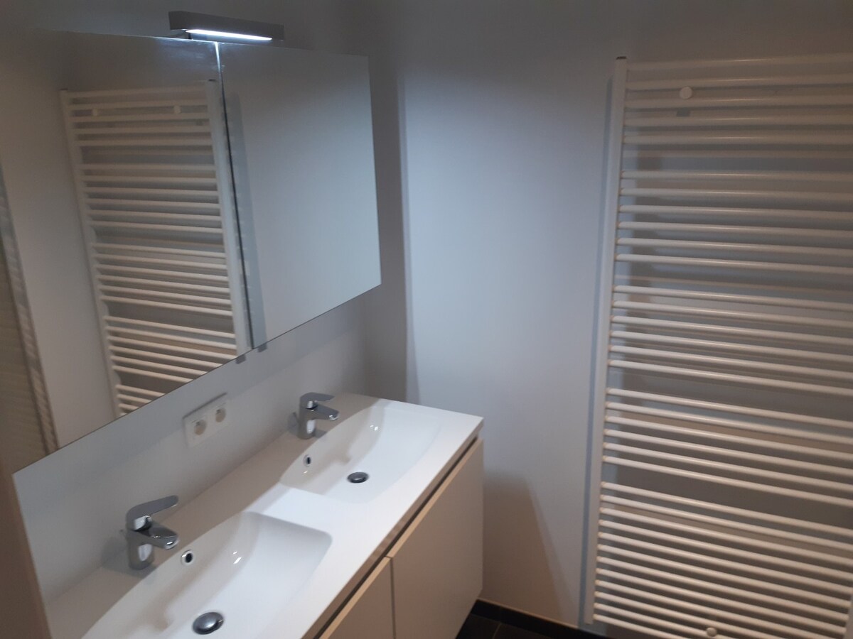 Praktisch 2 slpk-appartement met terras. 