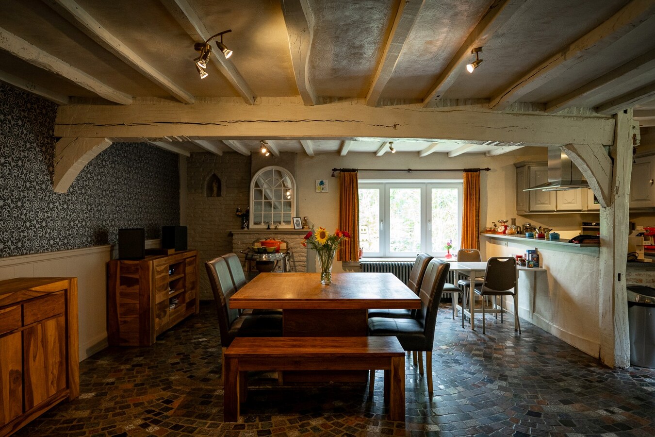 Authentic farm with meadow on approximately 1ha in Ham 