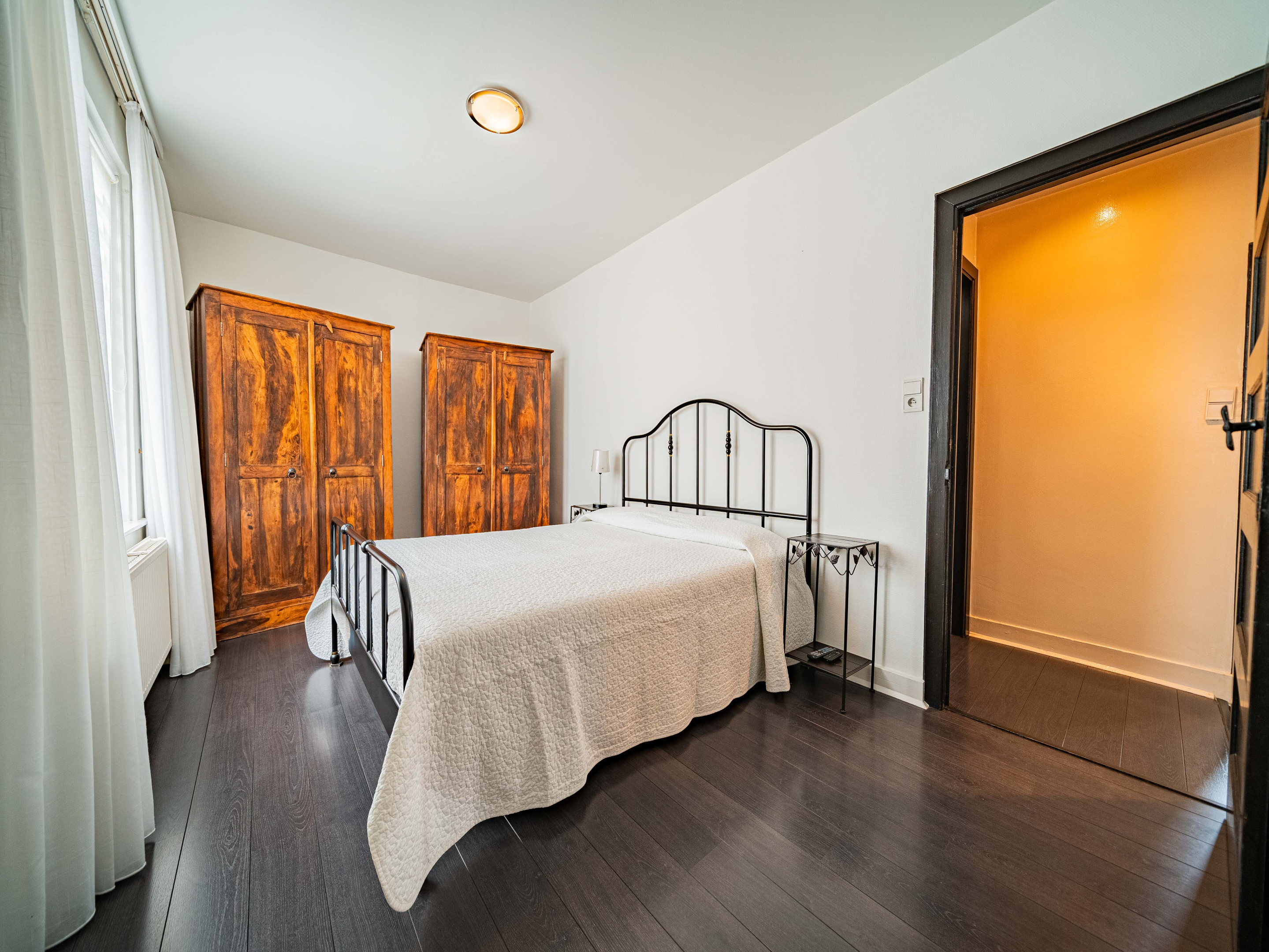 Uitzonderlijk goed onderhouden instapklare woning met 3 slaapkamers en tuin 