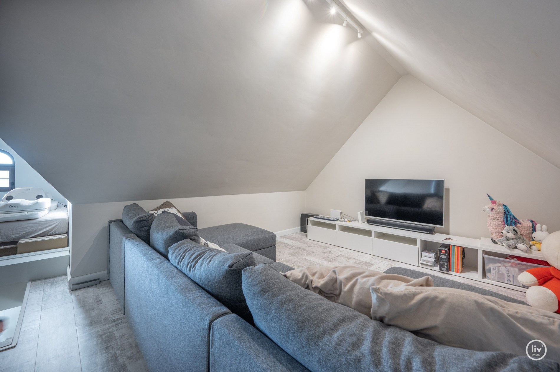 Luxueus afgewerkte energie zuinige woning met zwembad te Knokke 