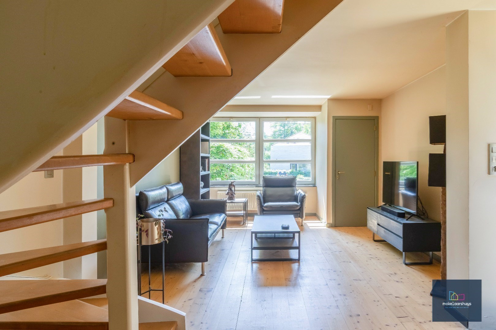 Halfopen bebouwing met zuidertuin en parkeergelegenheid nabij centrum Destelbergen 