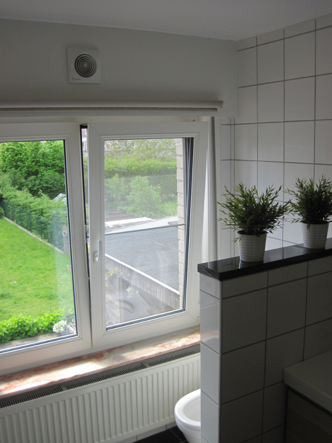 Prachtige en praktische woning (volledig vernieuwd anno 2012) ! 