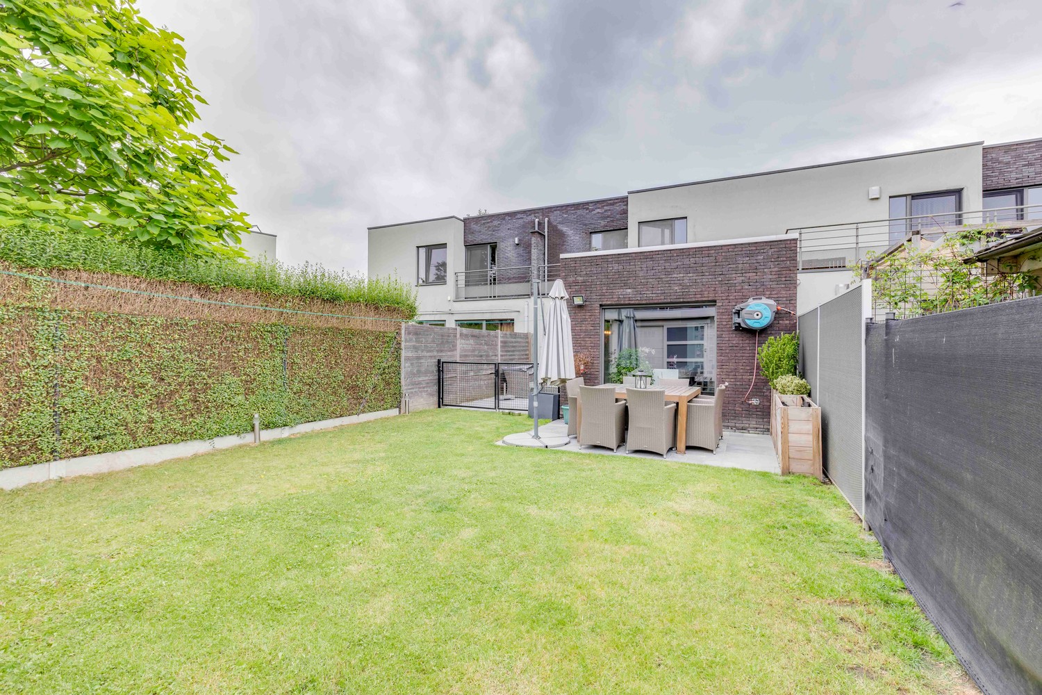 Subliem gelegen, recent gebouwde woning te Aalst. 