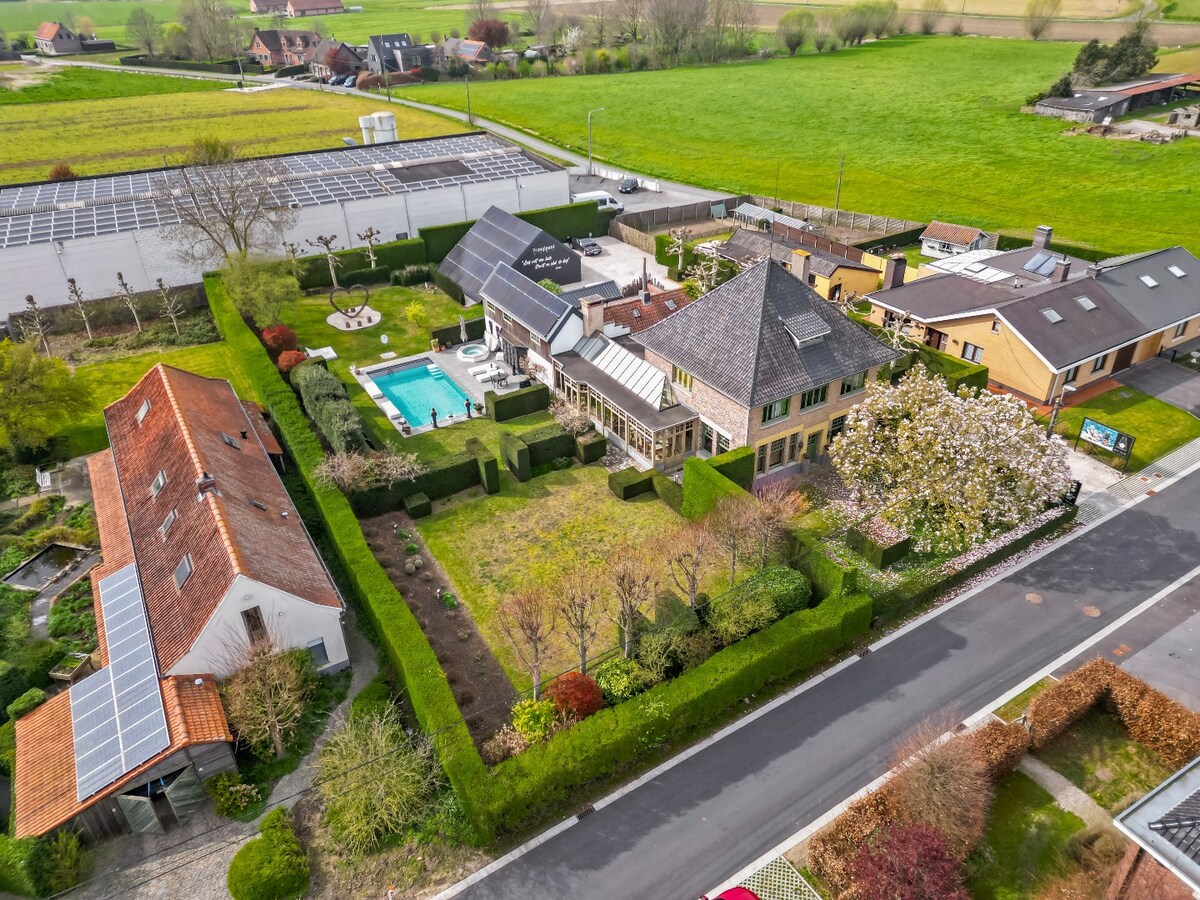Exclusieve villa met buitenzwembad en privéwelness te Waregem ! 