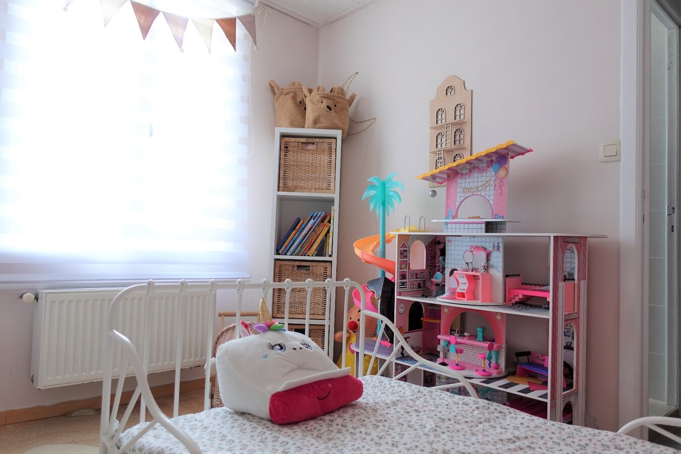 Gerenoveerde (deels) rijwoning met 2 slaapkamers 