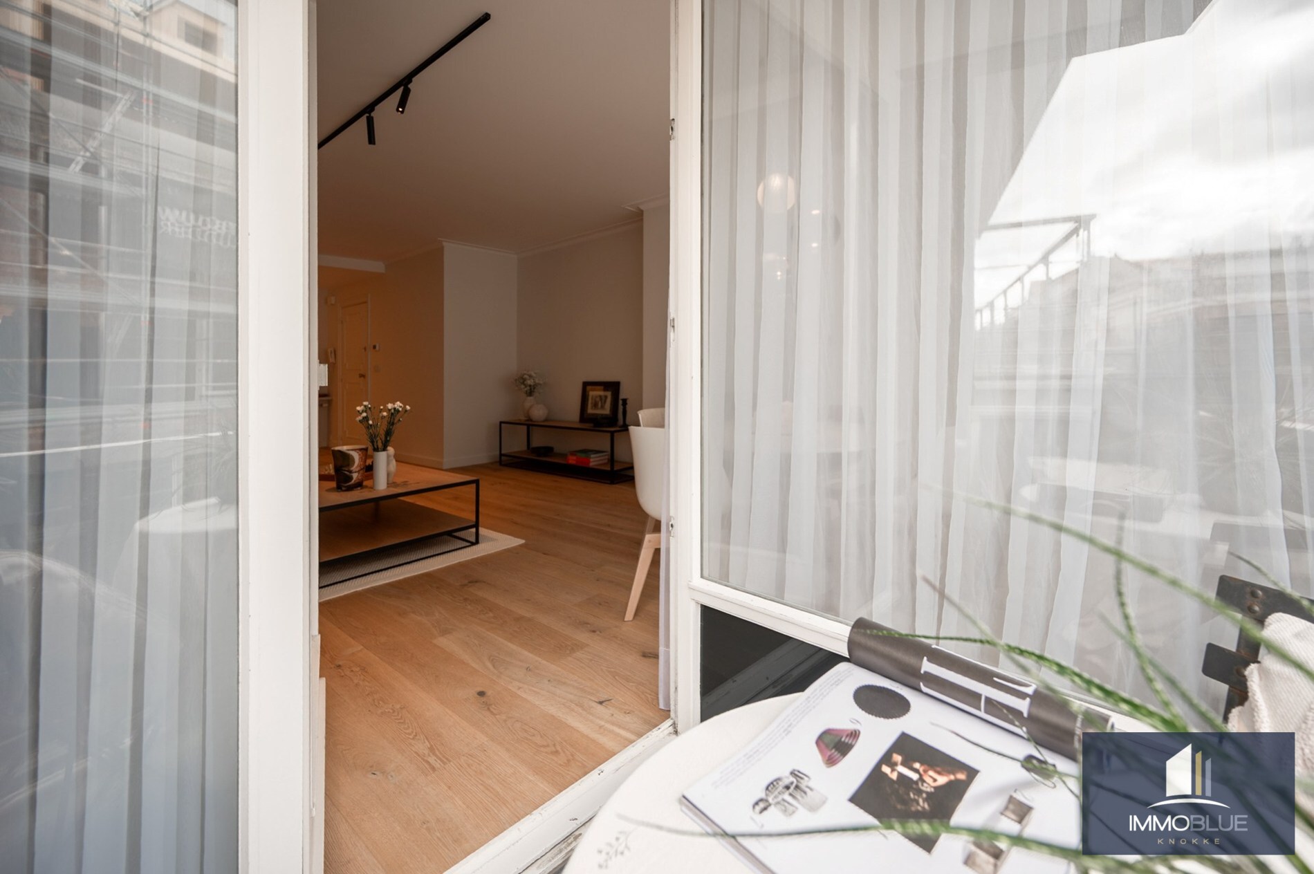 Stijlvol en volledig gerenoveerd appartement op wandelafstand van zee en het commerciële centrum. 