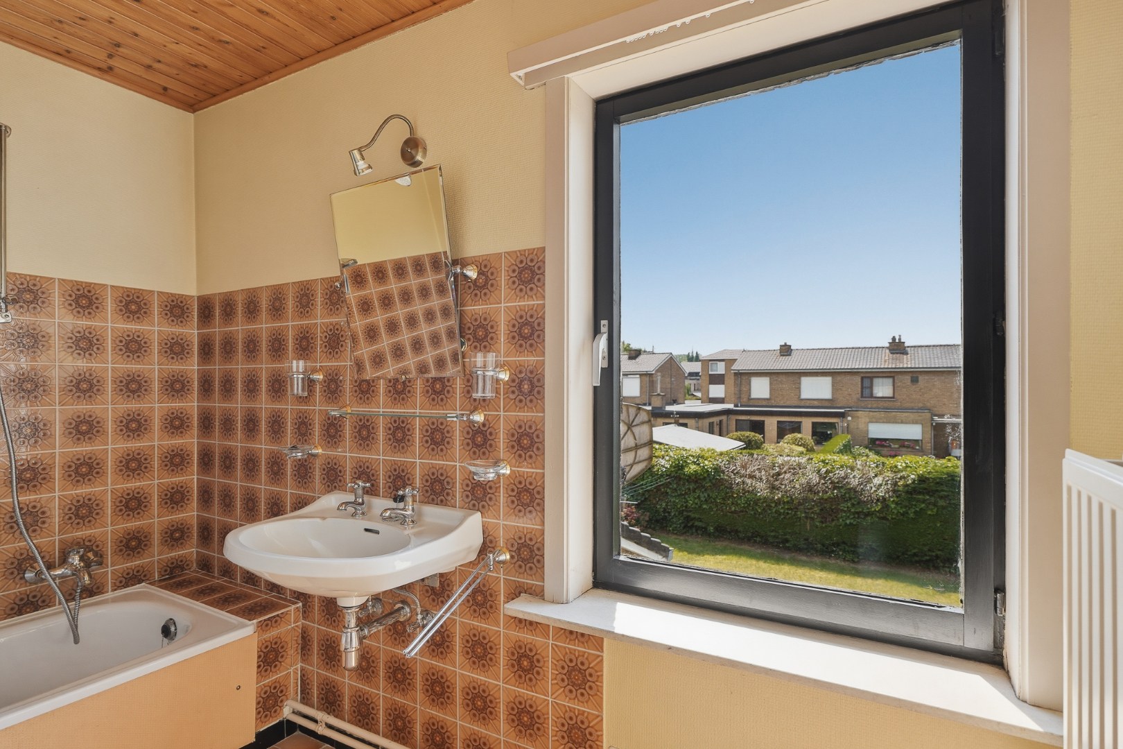 Renovatiewoning met 3 slpks, garage en zonnige tuin 