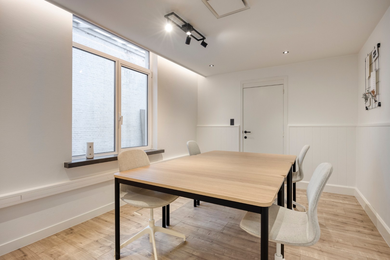 Handelspand met commerciële ligging nabij het centrum van Leopoldsburg! 