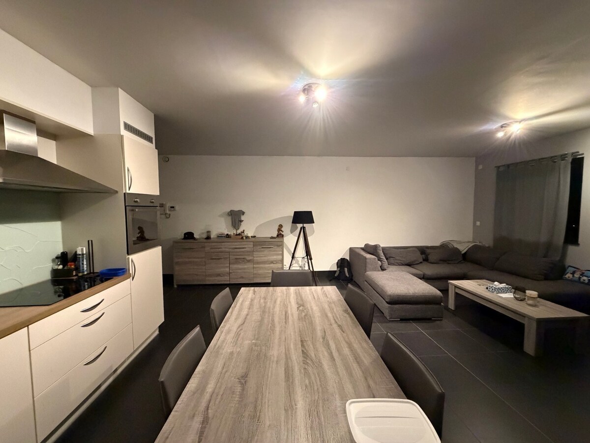 Gelijkvloers 1-slpk appartement nabij voorzieningen 