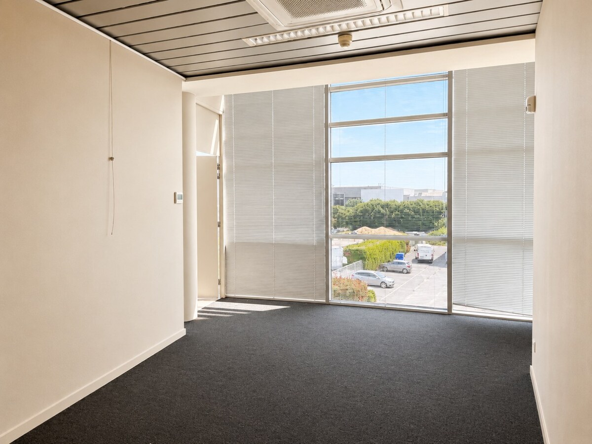 Centre d’Affaires « Excellence » – Bureau à louer ± 210 m² avec parkings 