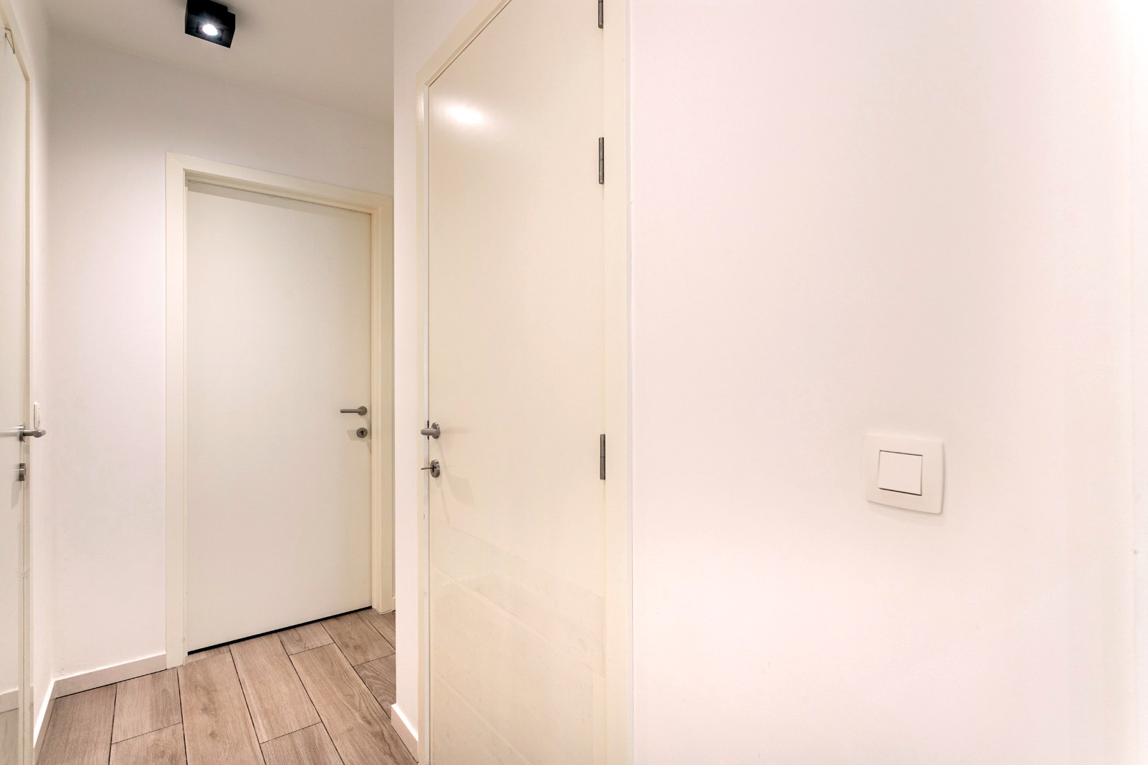 Recent gelijkvloers appartement met terras in Halle 