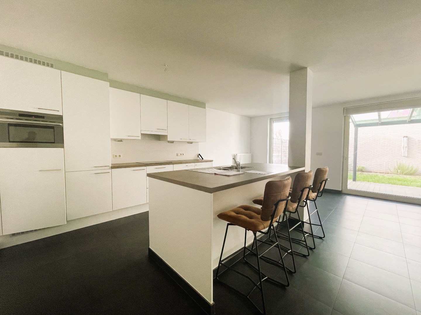 Gelijkvloers appartement met 2 slaapkamers en aangename tuin 