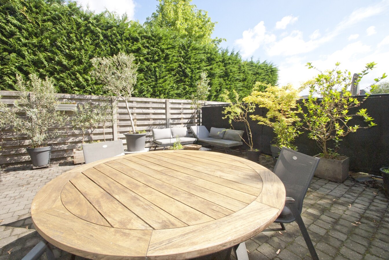 Gelijkvloersappartement met ruim terras - 2 slpks - parking 