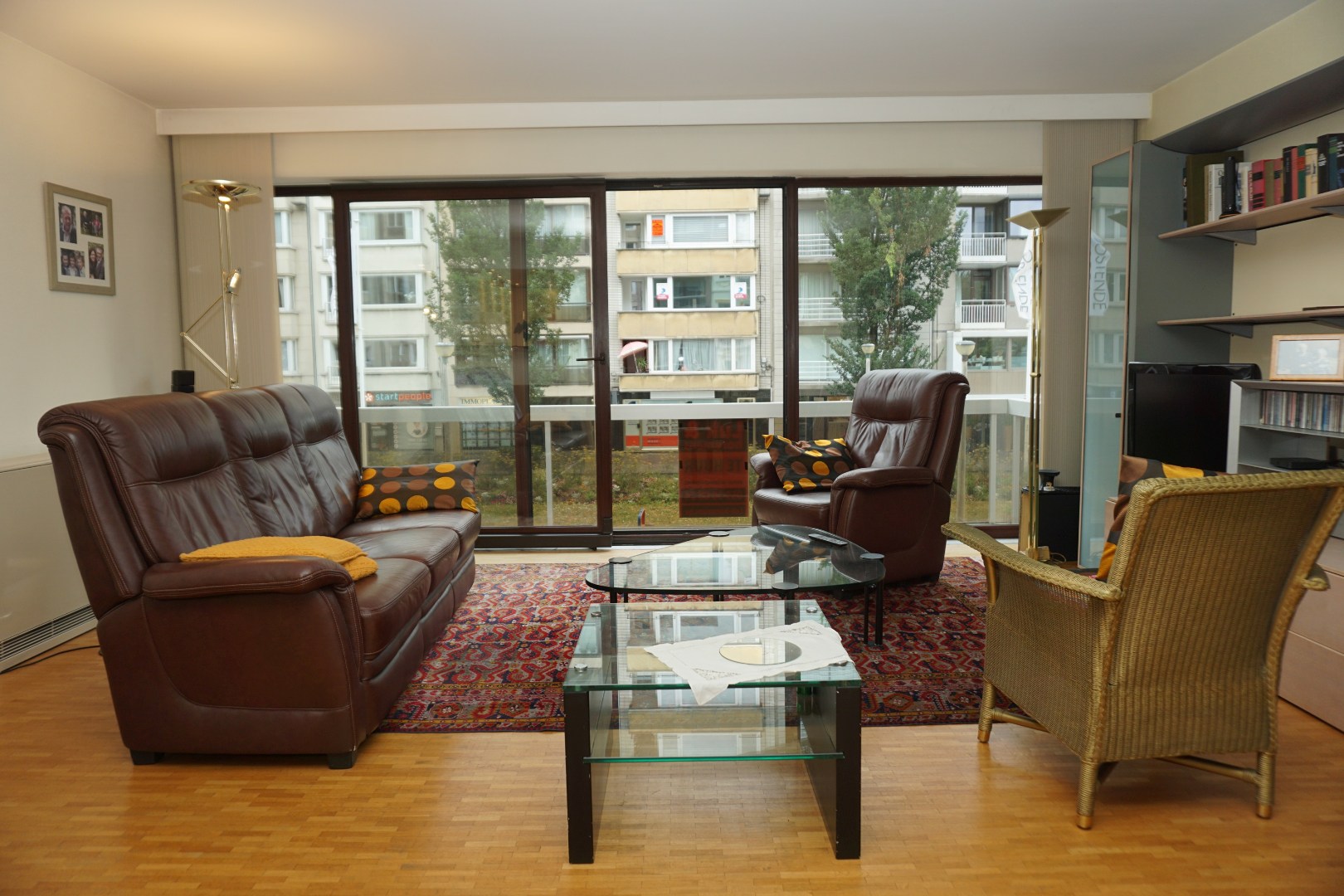 RUIM APPARTEMENT MET ZONNIGE TERRASSEN OP TOPLIGGING 