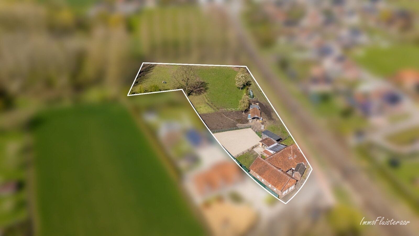 Charmante boerderij met piste en weides op ca. 60 are te Hoeselt 