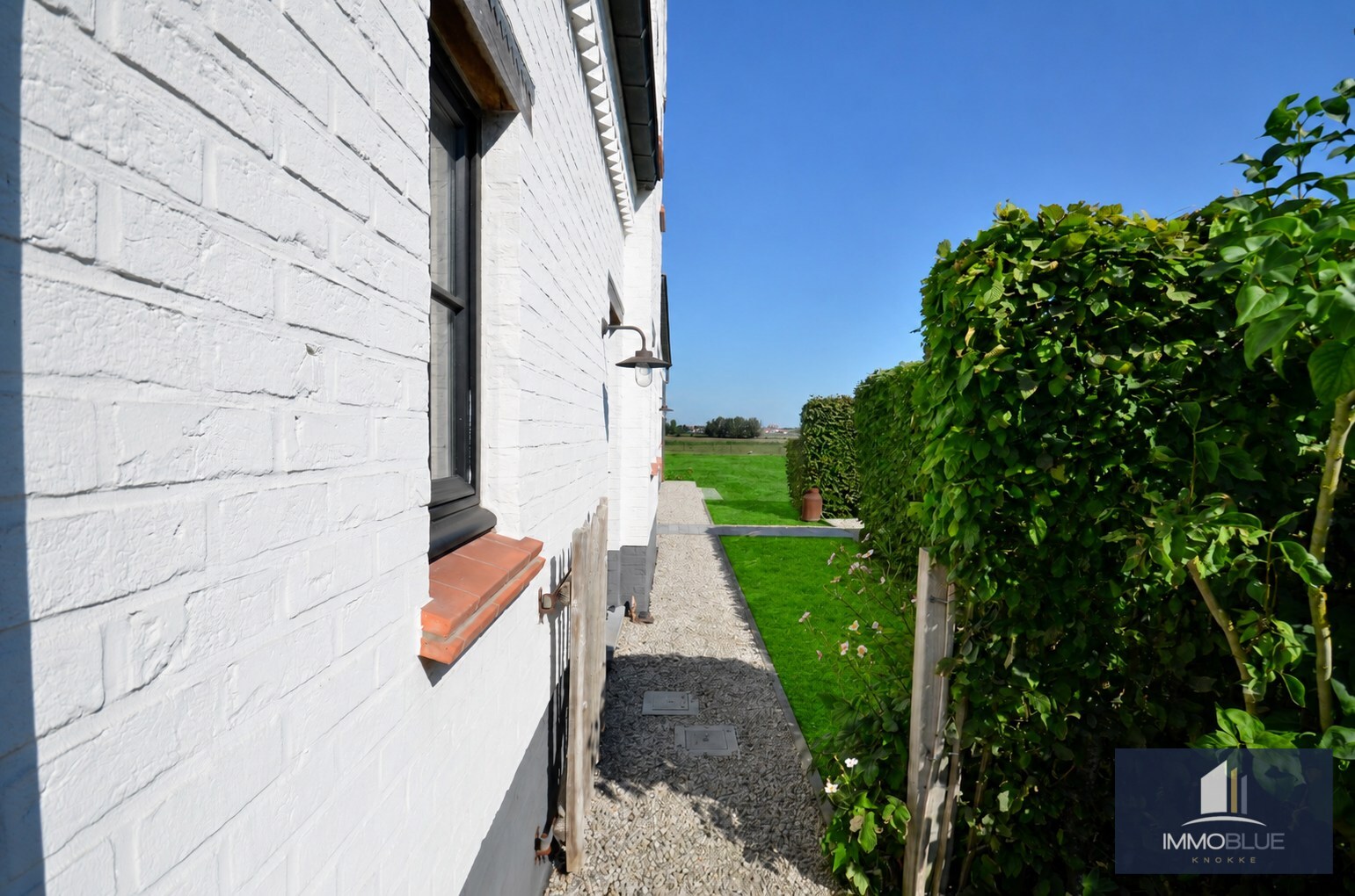 Tijdloze villa met uitzonderlijke vergezichten op een residentiële locatie. 