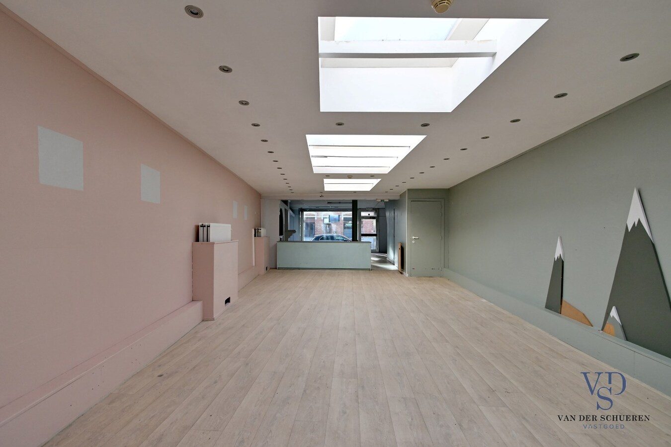 Uniek handelspand met woongedeelte in hartje Eine ! 