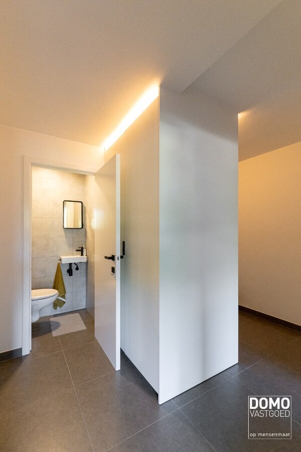 RUIM 2-SLAAPKAMERAPPARTEMENT MET TWEE TERRASSEN EN ENERGIELABEL B 