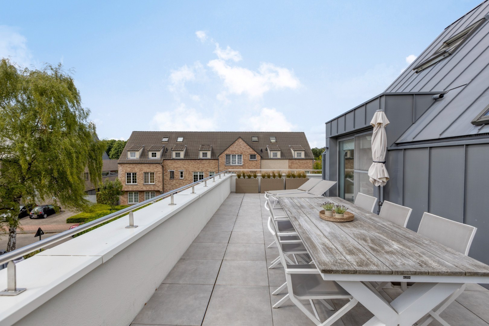 Luxueus dakappartement met uitzonderlijk terras in Geel-centrum 