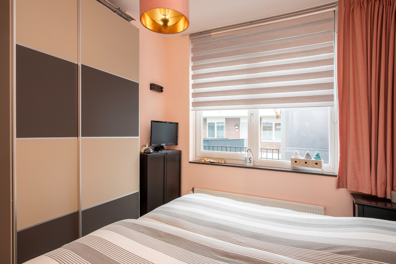 Zeer fraai 3-kamerappartement op de tweede verdieping van appartementencomplex ‘De Smis’. 