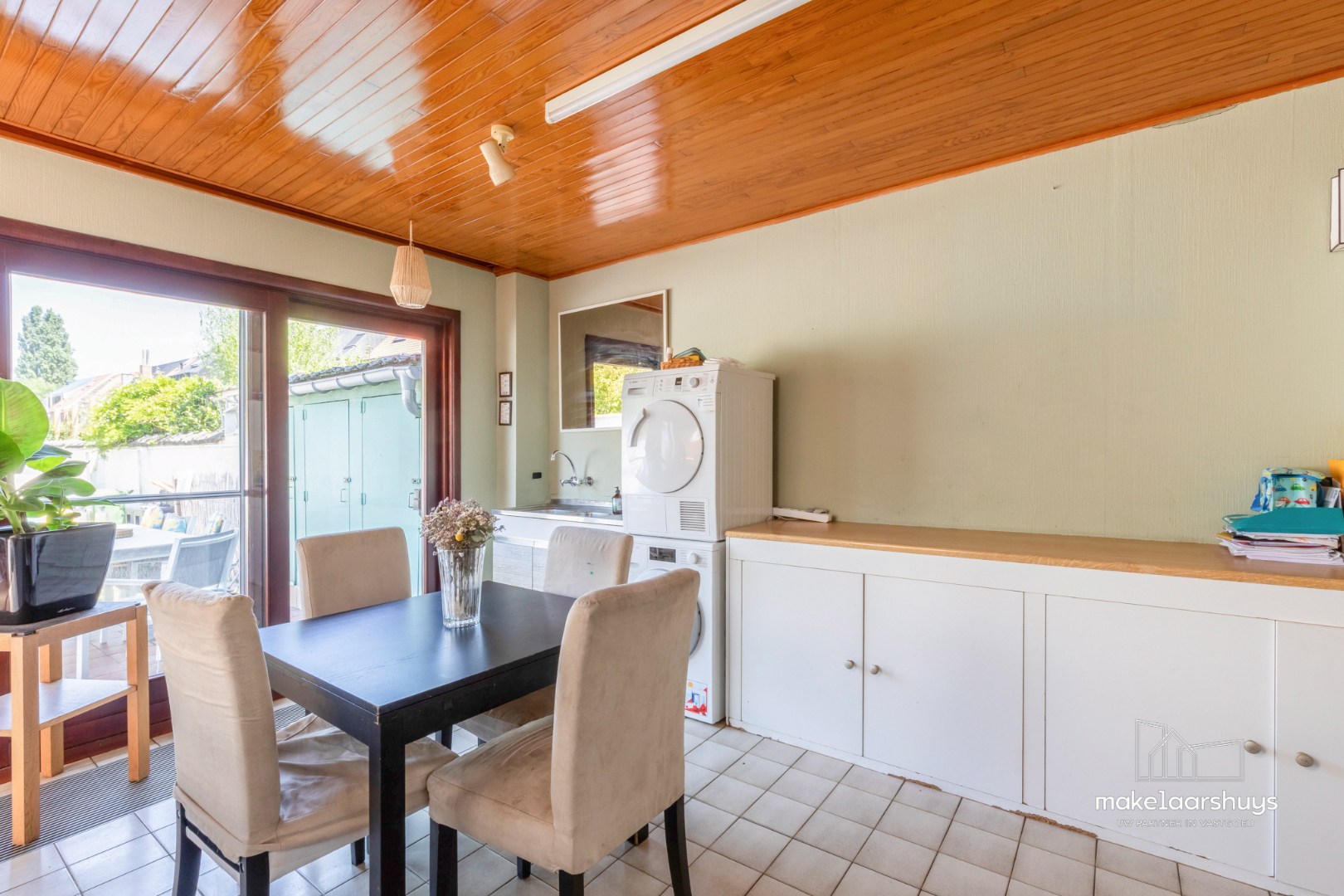 Ruime woning met 4 slpk en aangename tuin te Sint-Amandsberg 