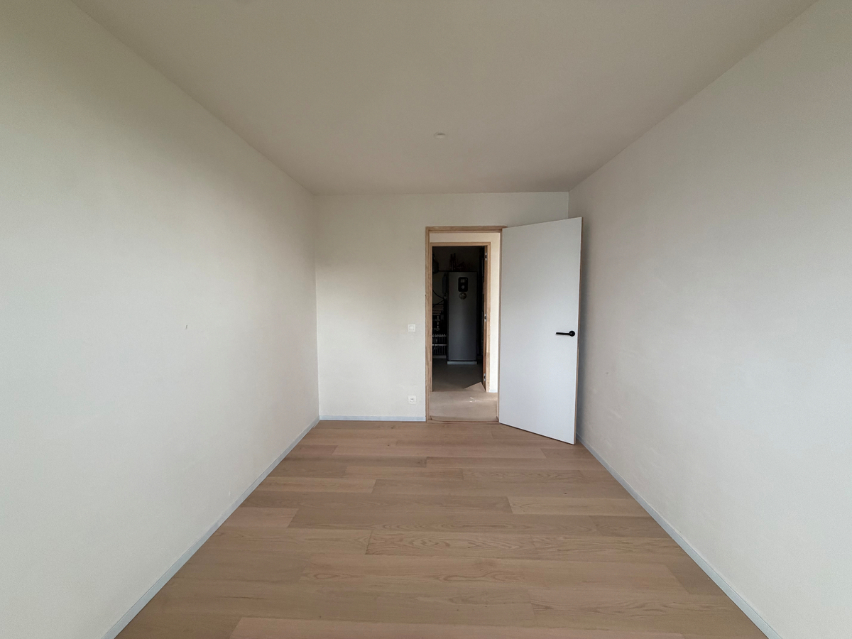 Ruime nieuwbouwwoning met terras en tuin. 