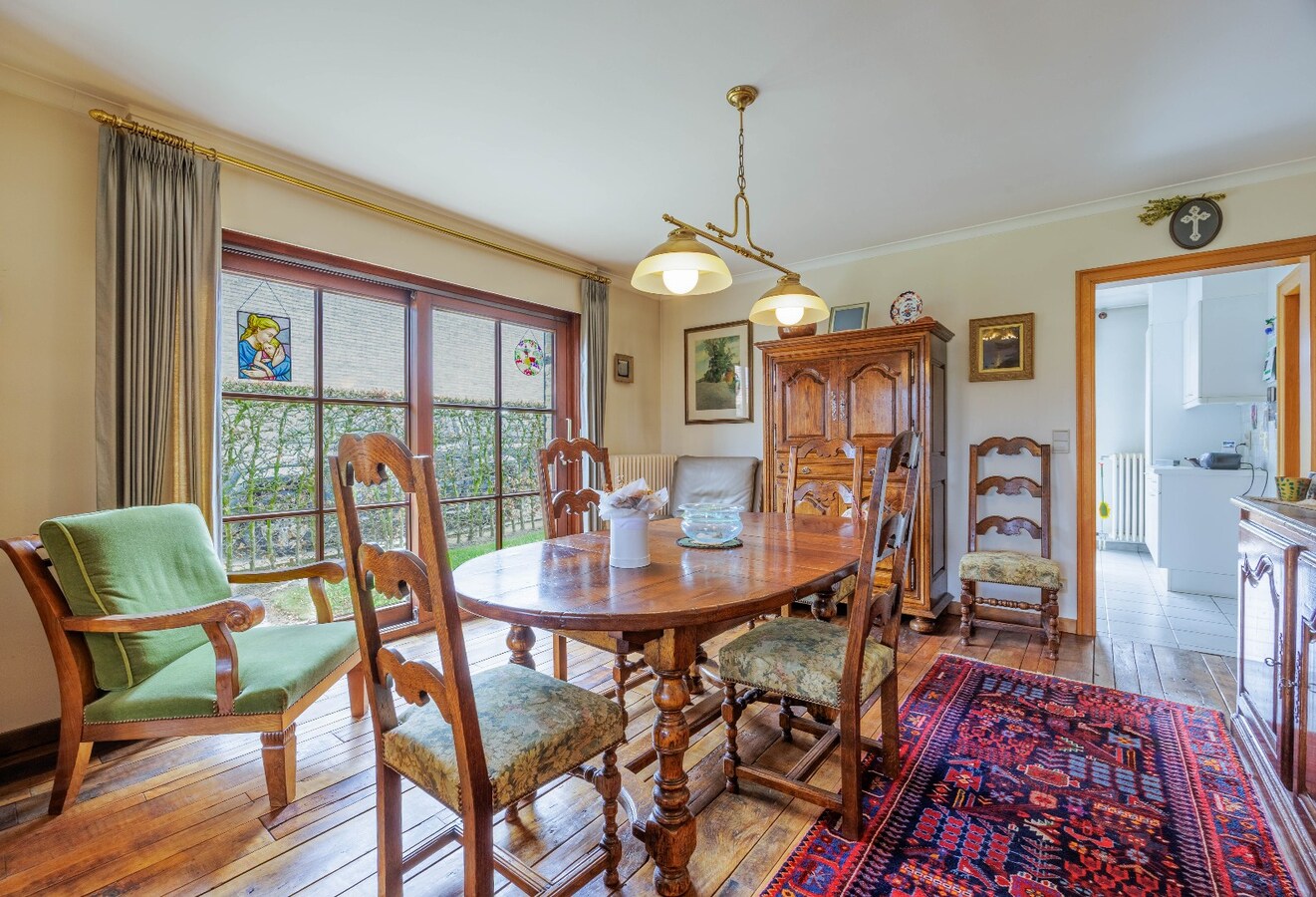 Charmante en solide villa met zonnige tuin in het hart van Zwevezele 