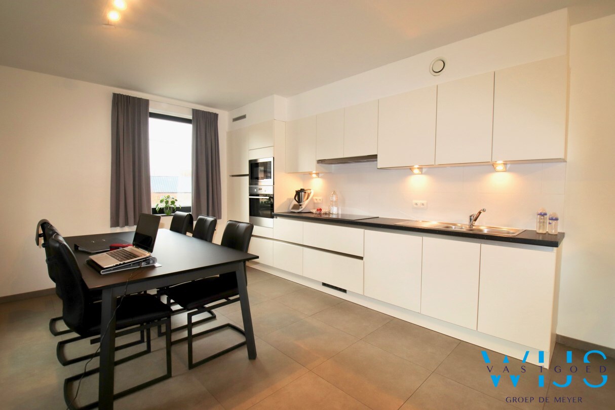 Instapklaar tweeslaapkamer appartement met 2 terrassen te Kluizen ! 