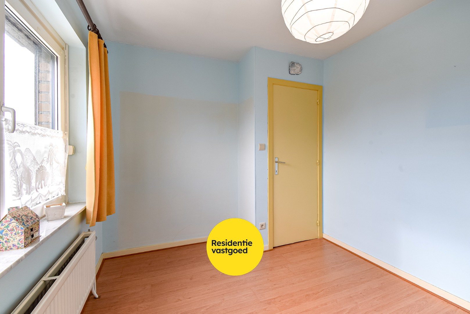 Ruime te renoveren villa op rustige ligging 