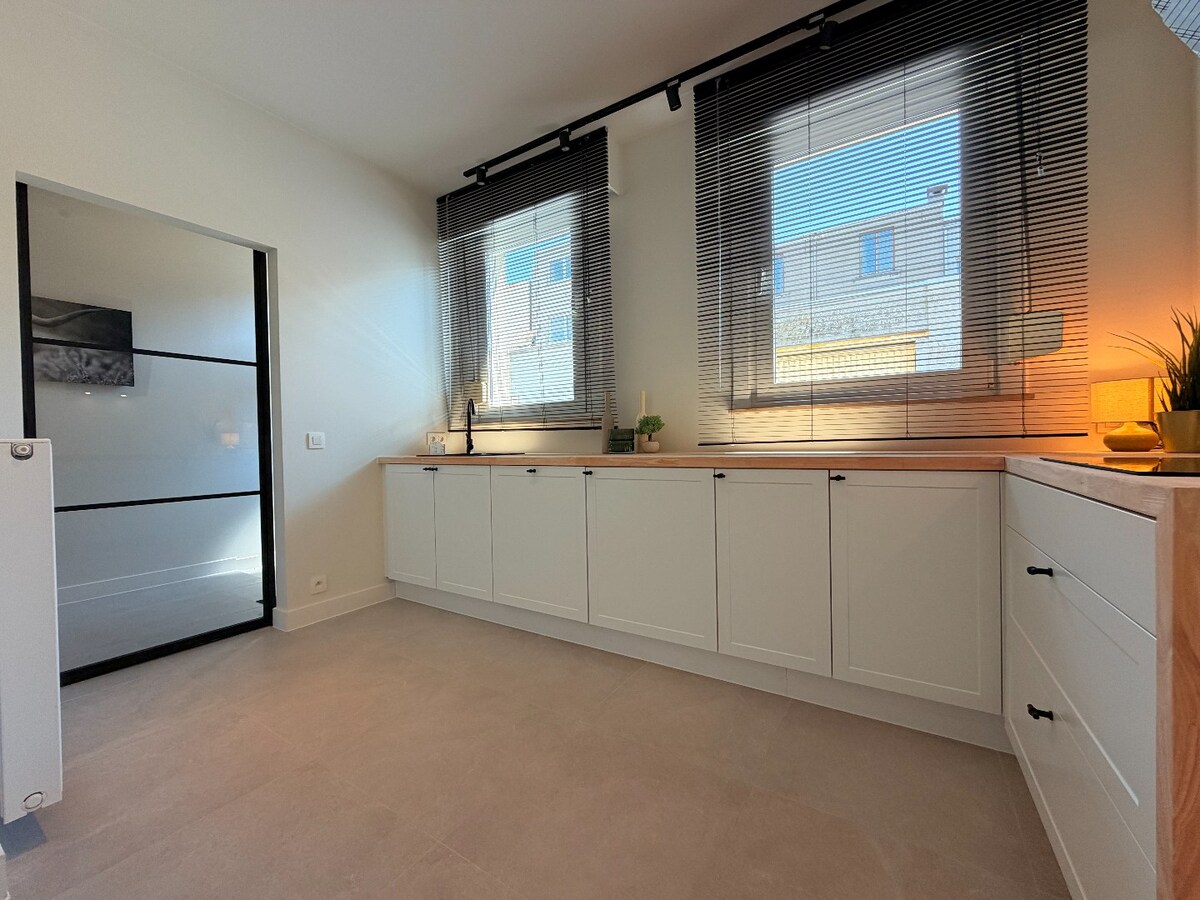 Prachtige ruime woning met 4 slaapkamers en 2 badkamers ! *** NONO INSPIRED *** 