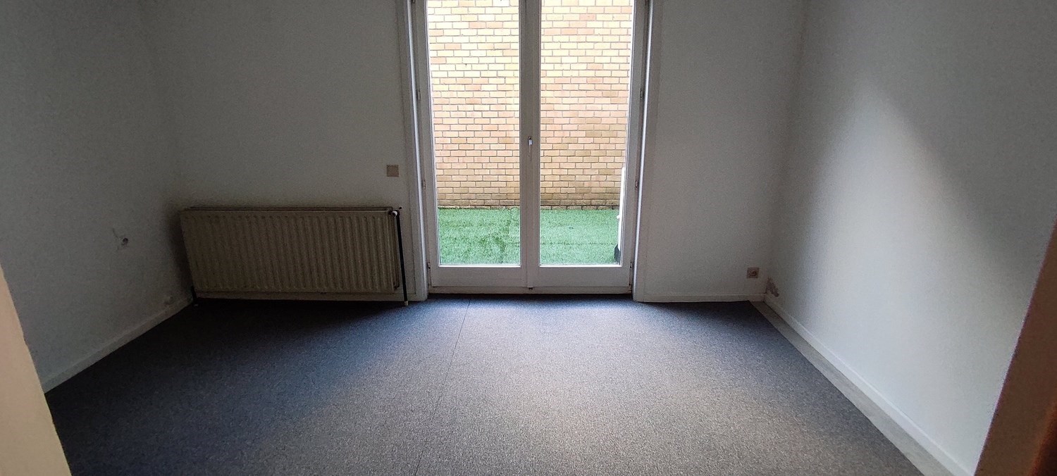 Centraal gelegen handelspand gelegen op een zeer commerciële ligging in de Lippenslaa (POP-UP MOGELIJK) 