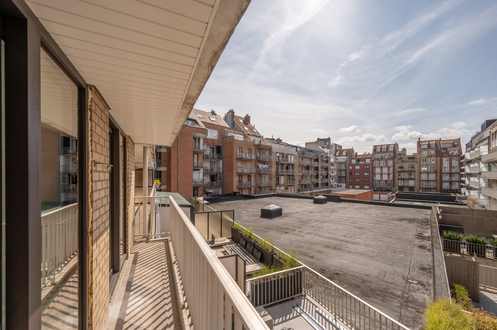 Exclusief gerenoveerd appartement met 3 slaapkamers te koop vlak bij het Albertstrand en het Lichtorenplein. 