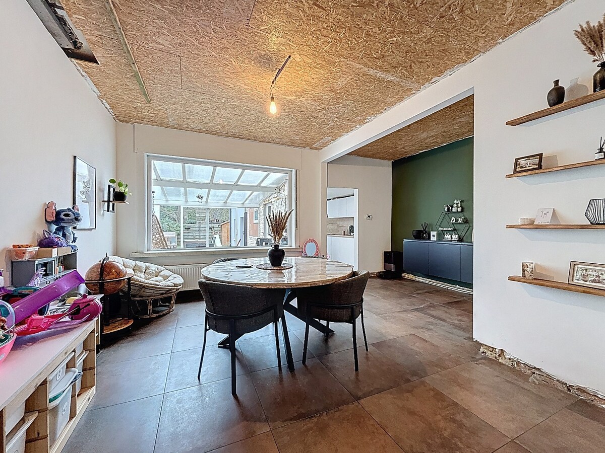 Grotendeels gerenoveerde woning met tuin te Aalst 