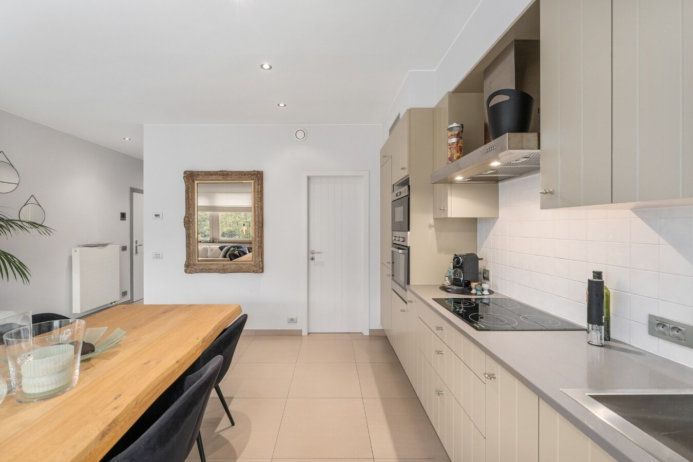 Instapklaar appartement met prachtig open en groen zicht nabij de zeedijk van Heist. 