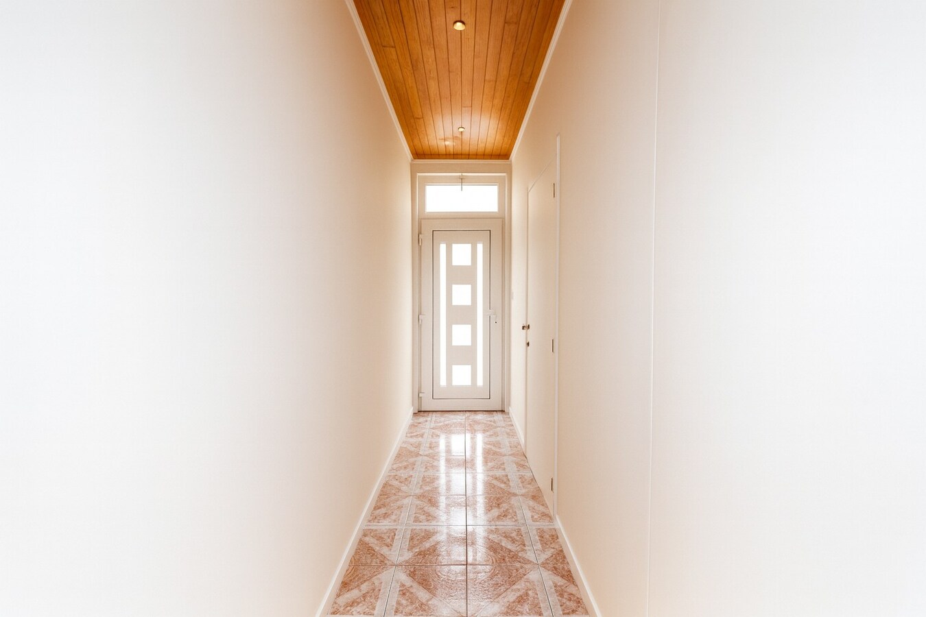 Te koop: Uitzonderlijk ruime stadswoning met 6 slaapkamers, garage en tuin in het hart van Sint-Niklaas! 