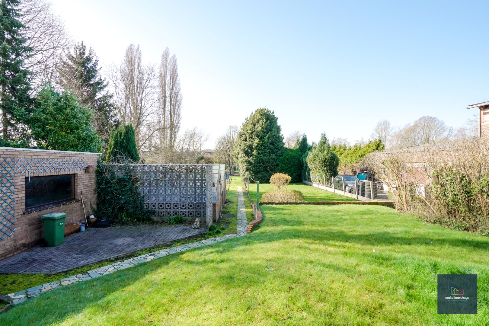 Ruime bungalow met garage op 1980m² grond 