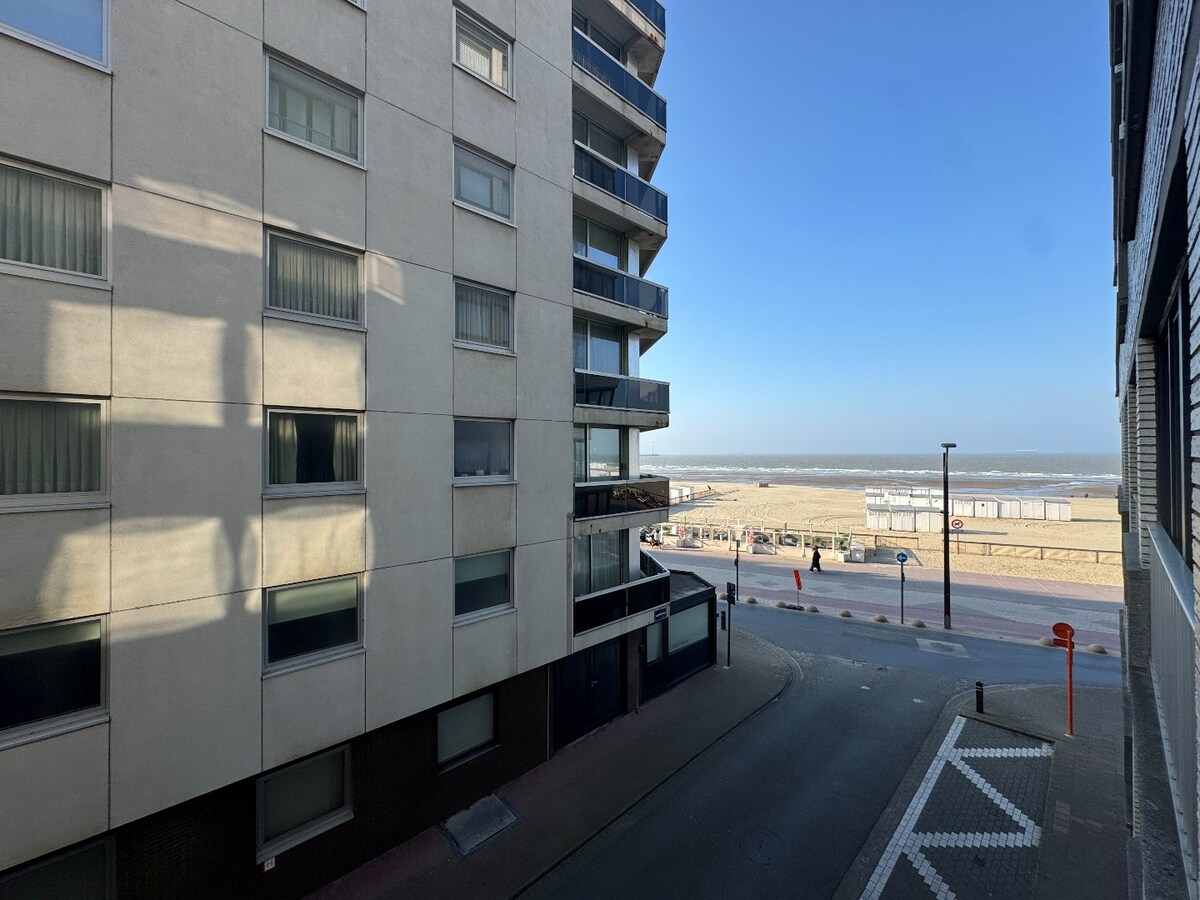 Ingerichte studio aan de Zeedijk te Heist 