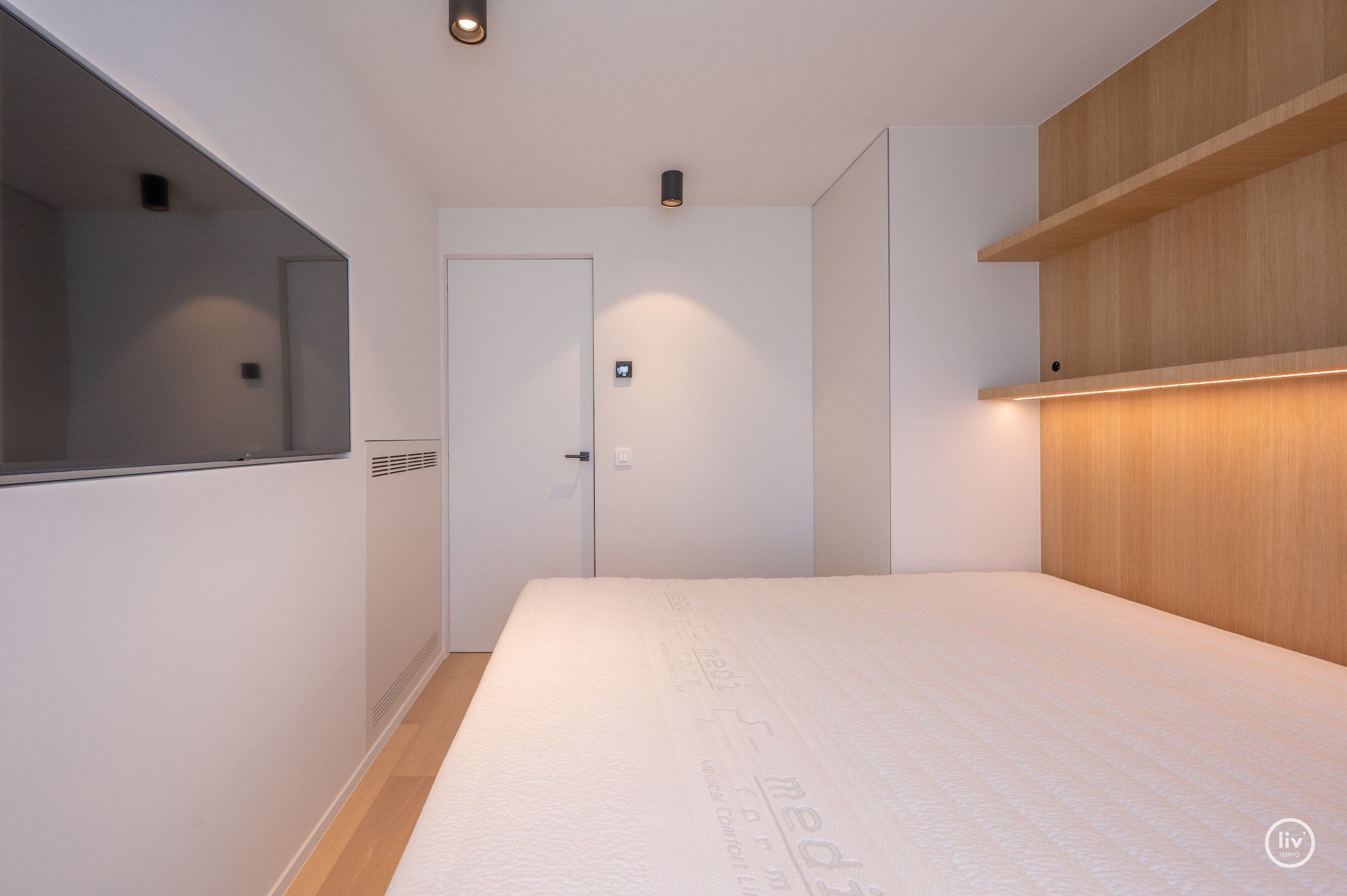 Parchtig afgewerkte penthouse met magnifieke terrassen van +/-40m2 en 3 ruime slaapkamers te Leopoldlaan gelegen. 