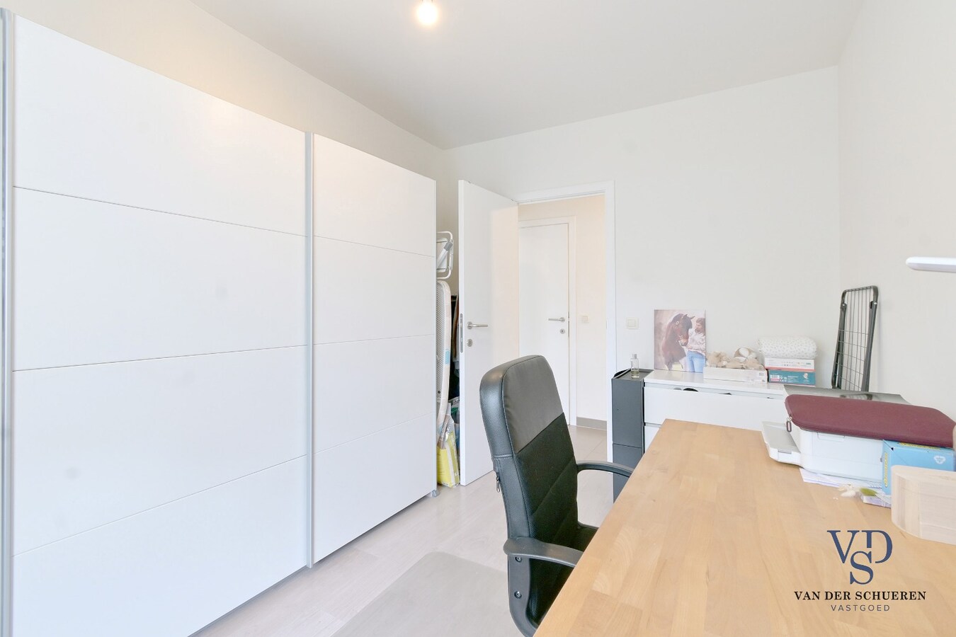 Modern appartement in hartje Dikkelvenne 