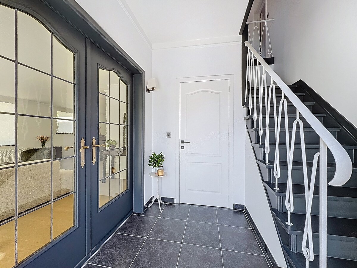 Gerenoveerde villa met zwembad grenzend aan kasteel te Leeuwergem 