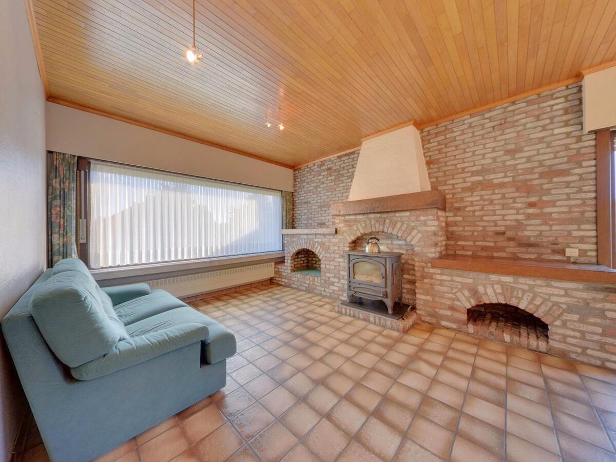 Uitstekend gelegen villa in bungalowstijl 