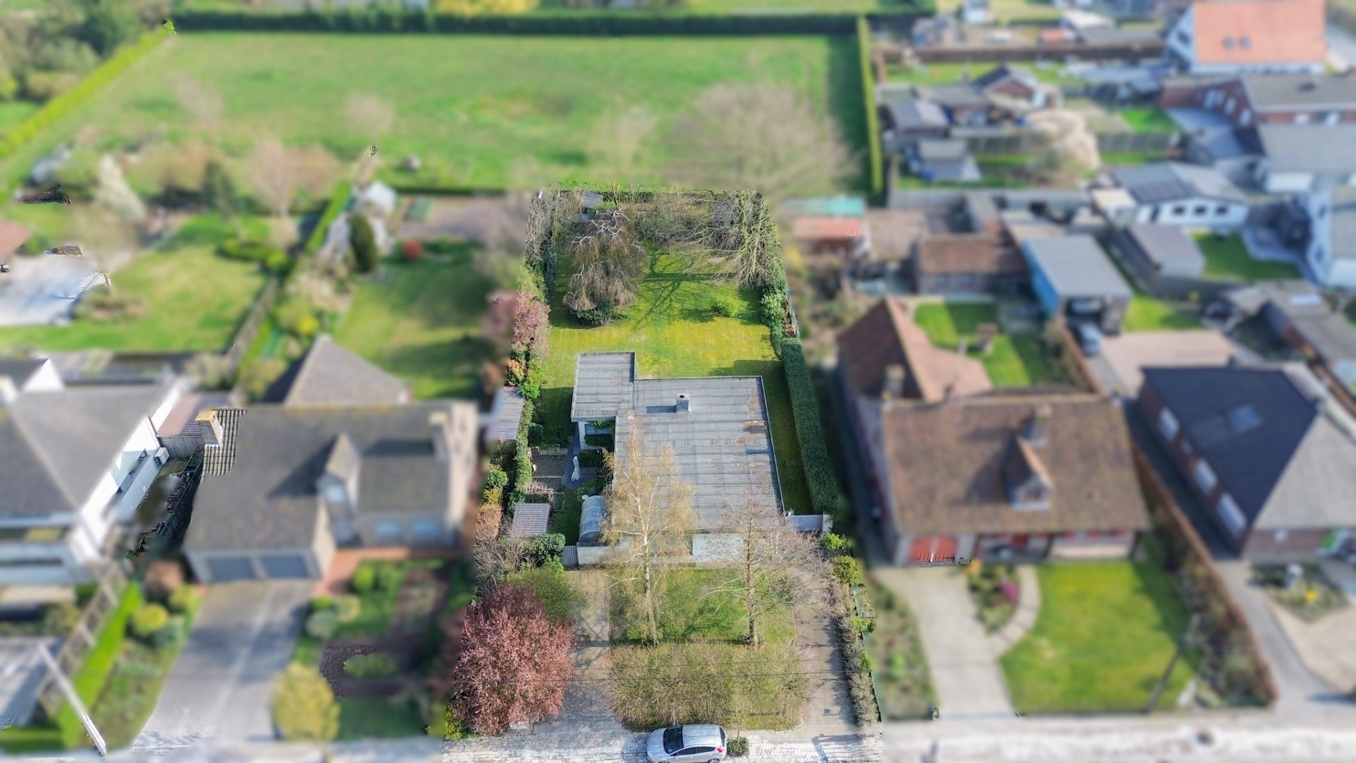 Vrijstaande woning met mooie tuin, perceel van 1158 m², Torhout. 