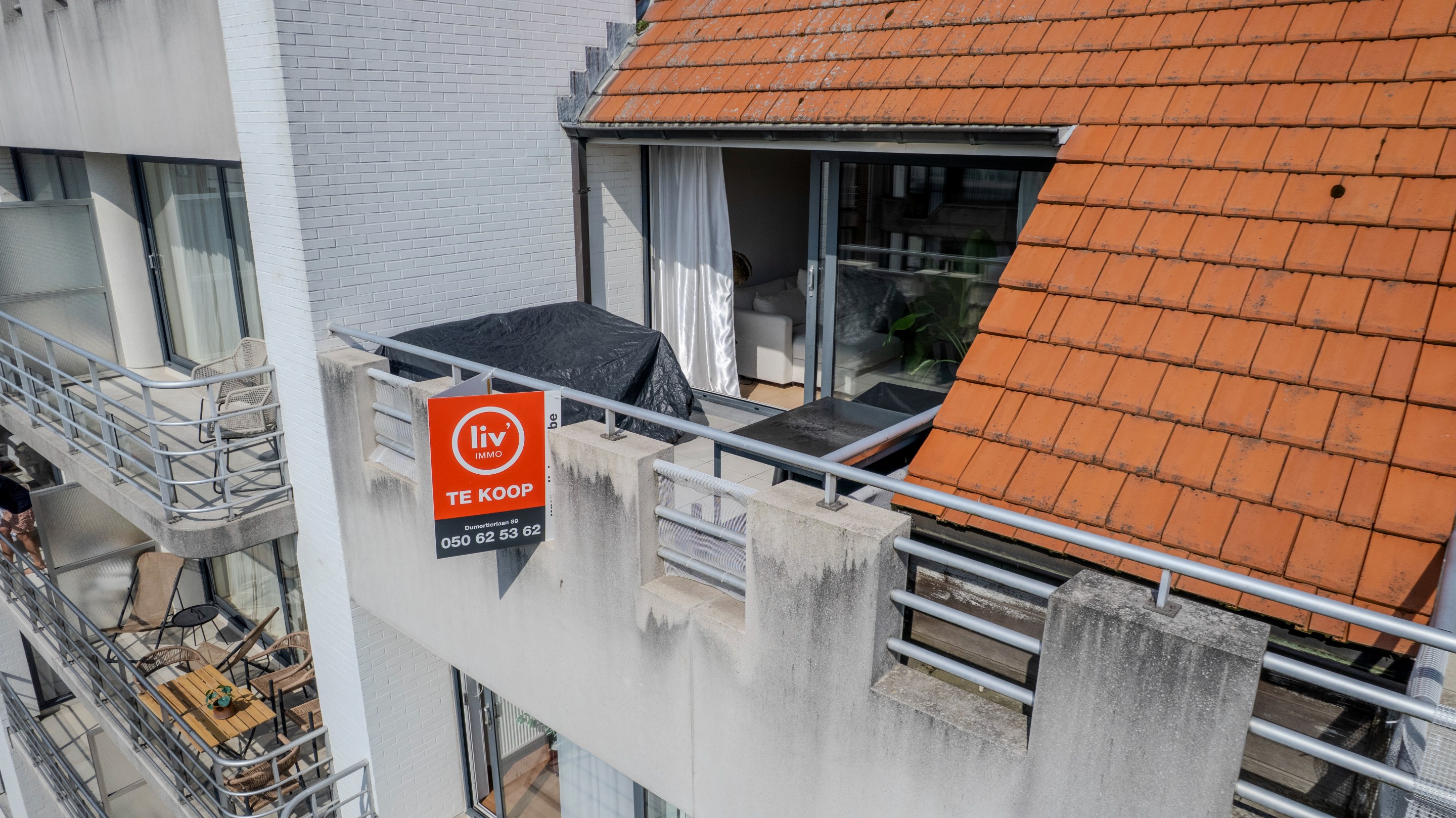 Stijlvol appartement met 2 zonnige terrassen op een toplocatie in Knokke Centraal gelegen tussen zeedijk en Lippenslaan. 