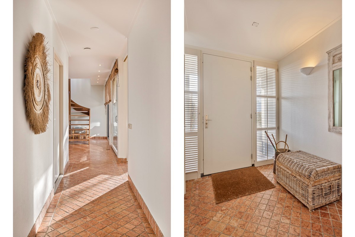 T.A. Makelaardij biedt aan: moderne architectonische vrijstaande villa met extra brede vrijstaande garage en royale private tuin rondom. 