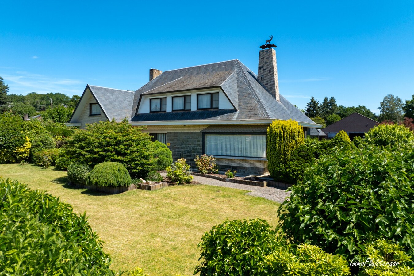 Ruime woning met loods op ca. 1ha te Lummen 