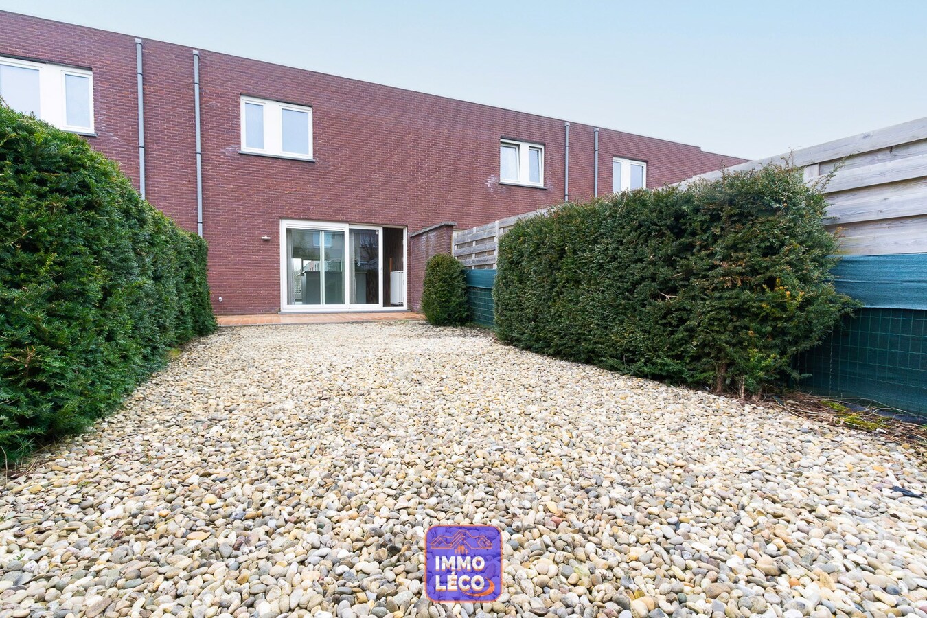 Maison moderne dans un lotissement avec parking 2 voit. &amp; jardin, proche de la Gare ! 