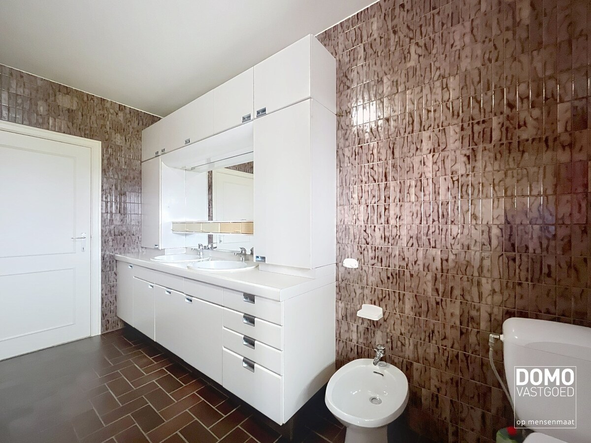 INSTAPKLARE GEZINSWONING MET RUIME GARAGE, KELDER &amp; TUIN TE HERK-DE-STAD 